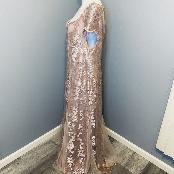 Brianna Women's Plus Size Pink Floral Embroidered Cap Sleeved Gown with Mesh - Picture 5 of 12